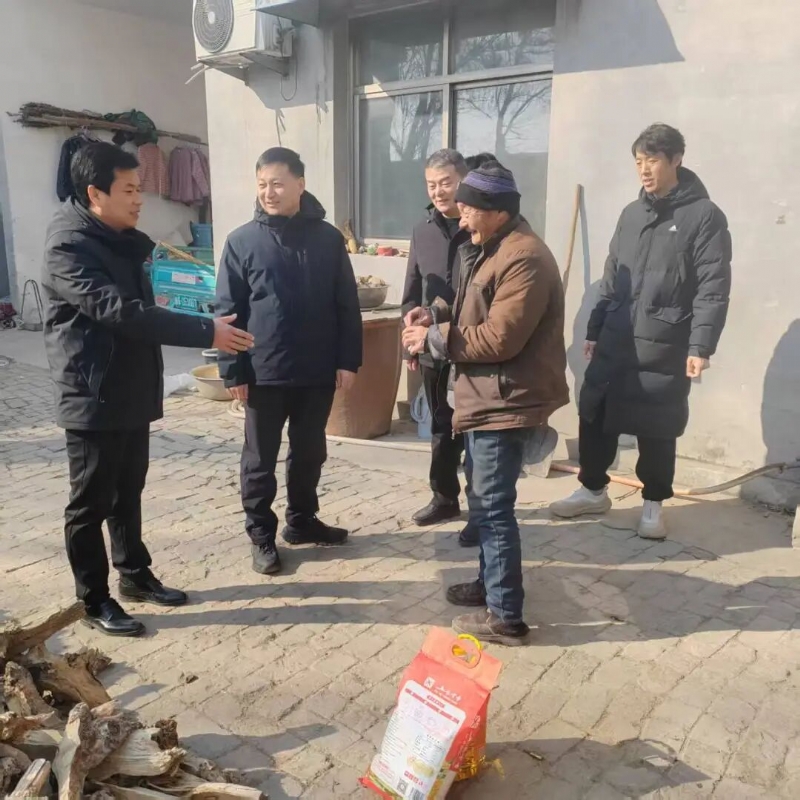 濮陽(yáng)城發(fā)投集團(tuán)赴幫扶村開(kāi)展春節(jié)慰問(wèn)活動(dòng)